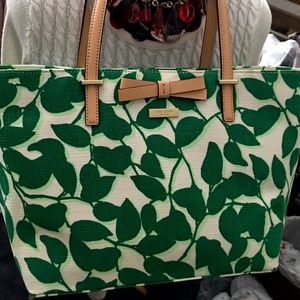 Do you love green and white? Kate Spade’s darling bag!